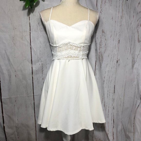 Choies Dresses & Skirts - CHOIES  WAIST LACE OFF WHITE SLEEVELES MINI DRESS SIZE M